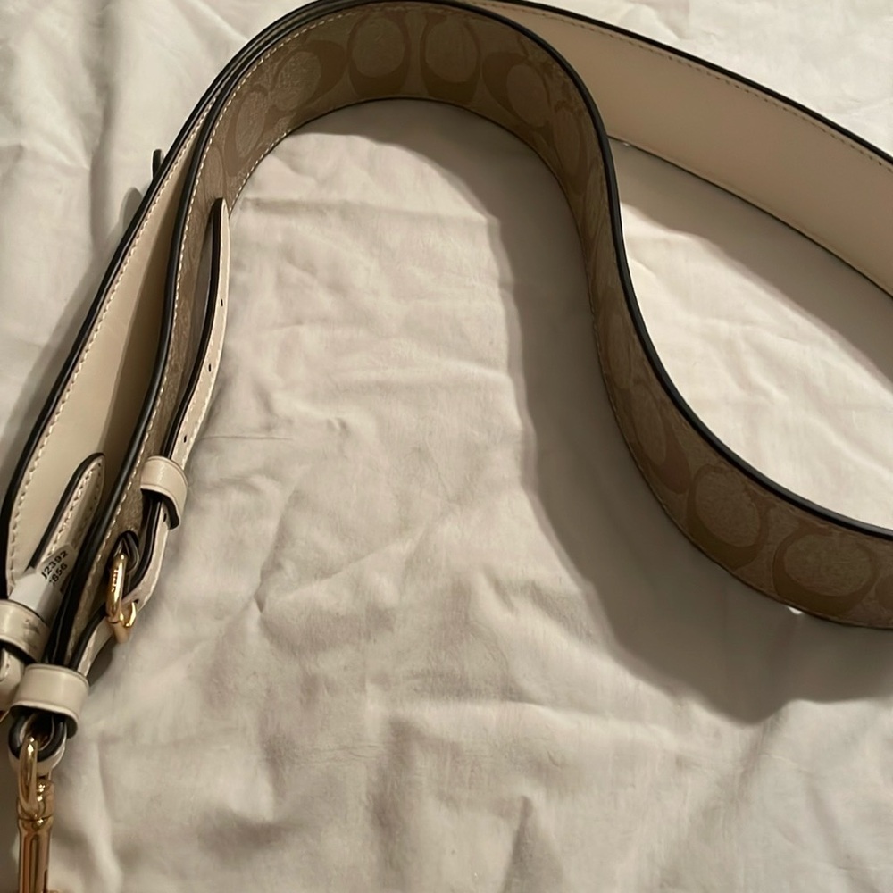 coach Crossbody strap in signature canvas